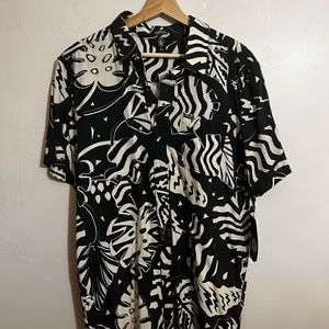 Volcom Modern Fit Button Down - Short Sleeve. Size L